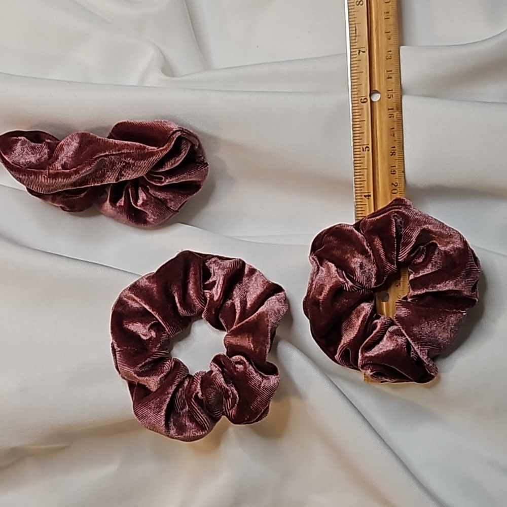 Mauve scrunchies